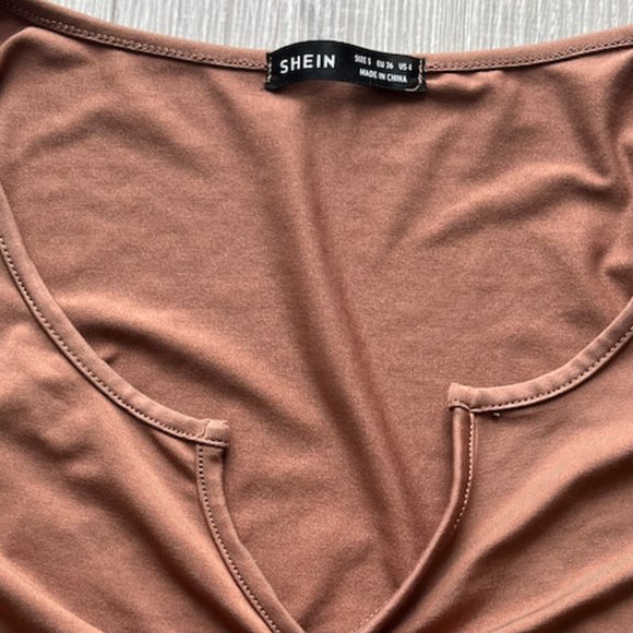 Twist Front Notched Neck Crop Tee - Picture 3 of 7